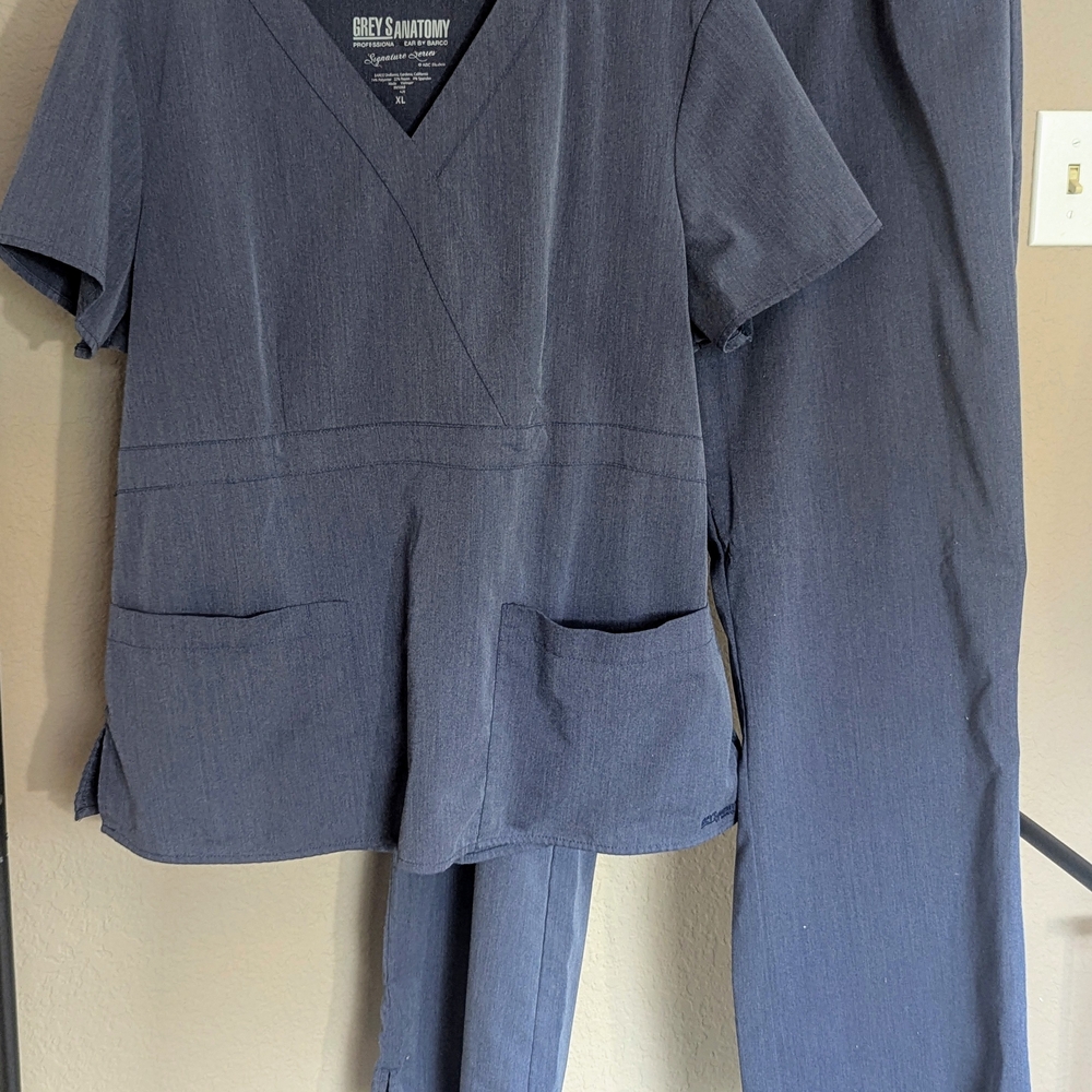 Grey's Anatomy Women's Gray Scrub Set